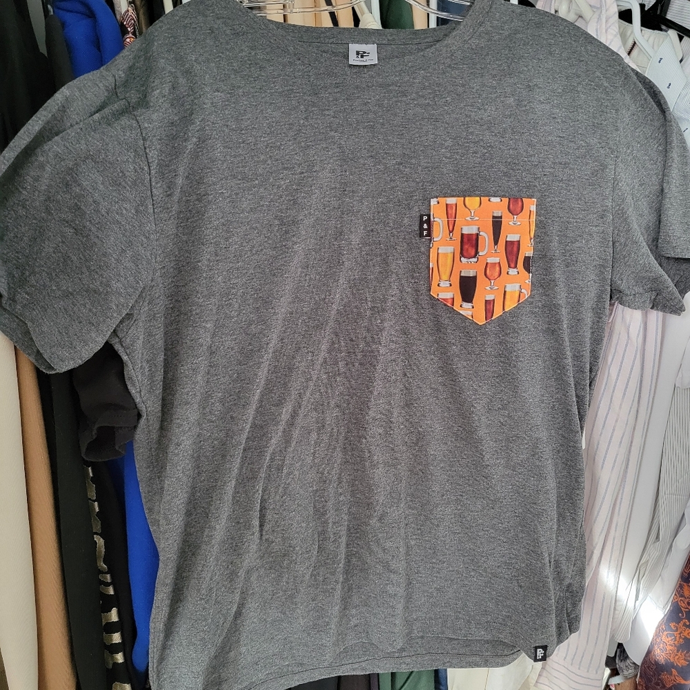 T-shirt with alcohol pocket print
